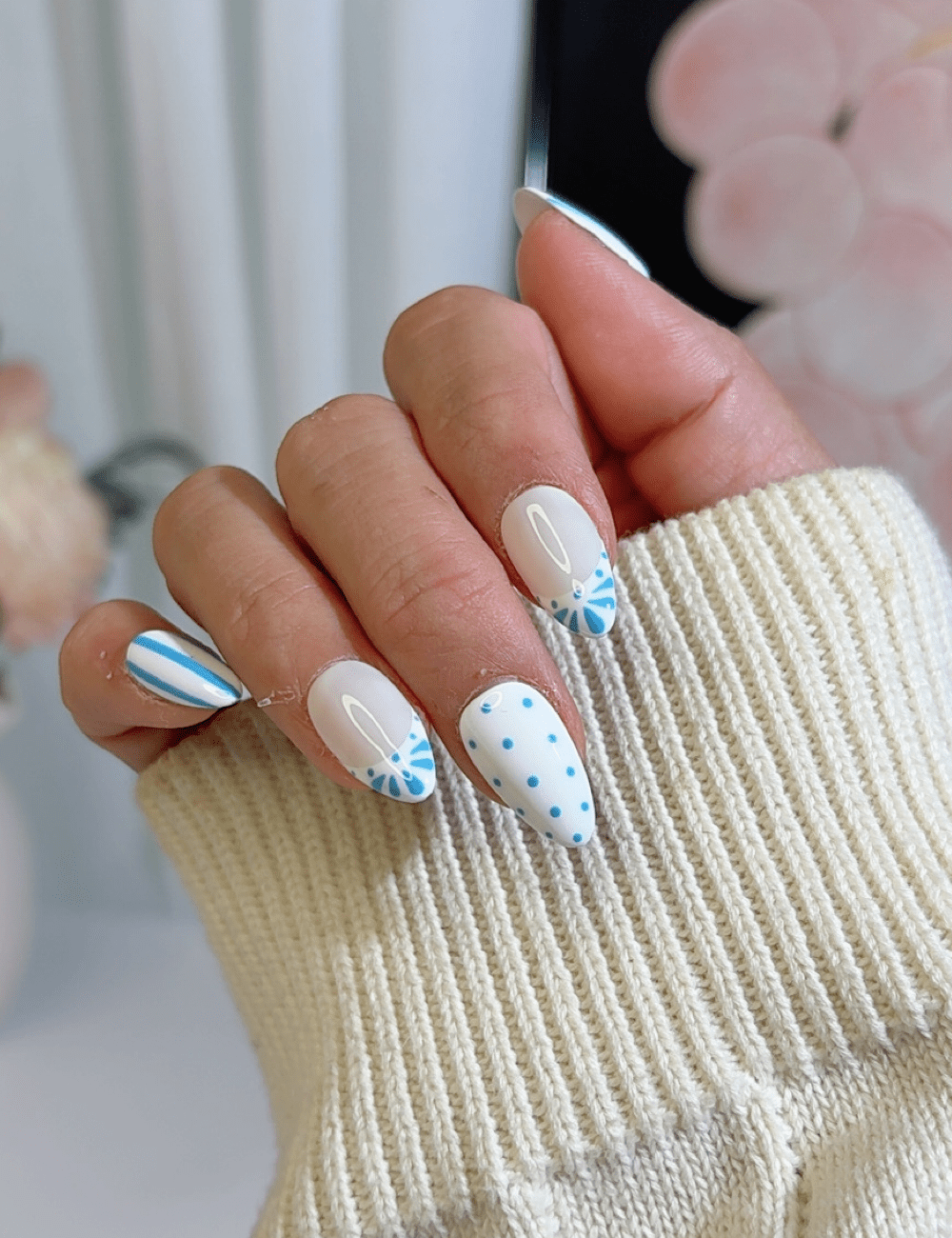 Blue Candy Stripe Press-On Nails – Fun Retro Pop | CHICNAILS