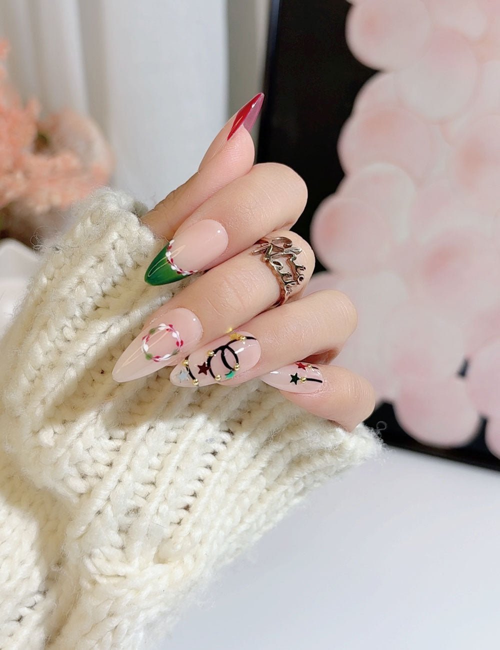 Holiday Wreath Almond Press-On Nails | CHICNAILS