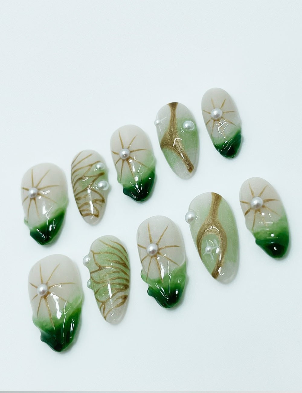 Forest Glow Press-On Nails – Green Marble & Gold Leaf Pearl Design