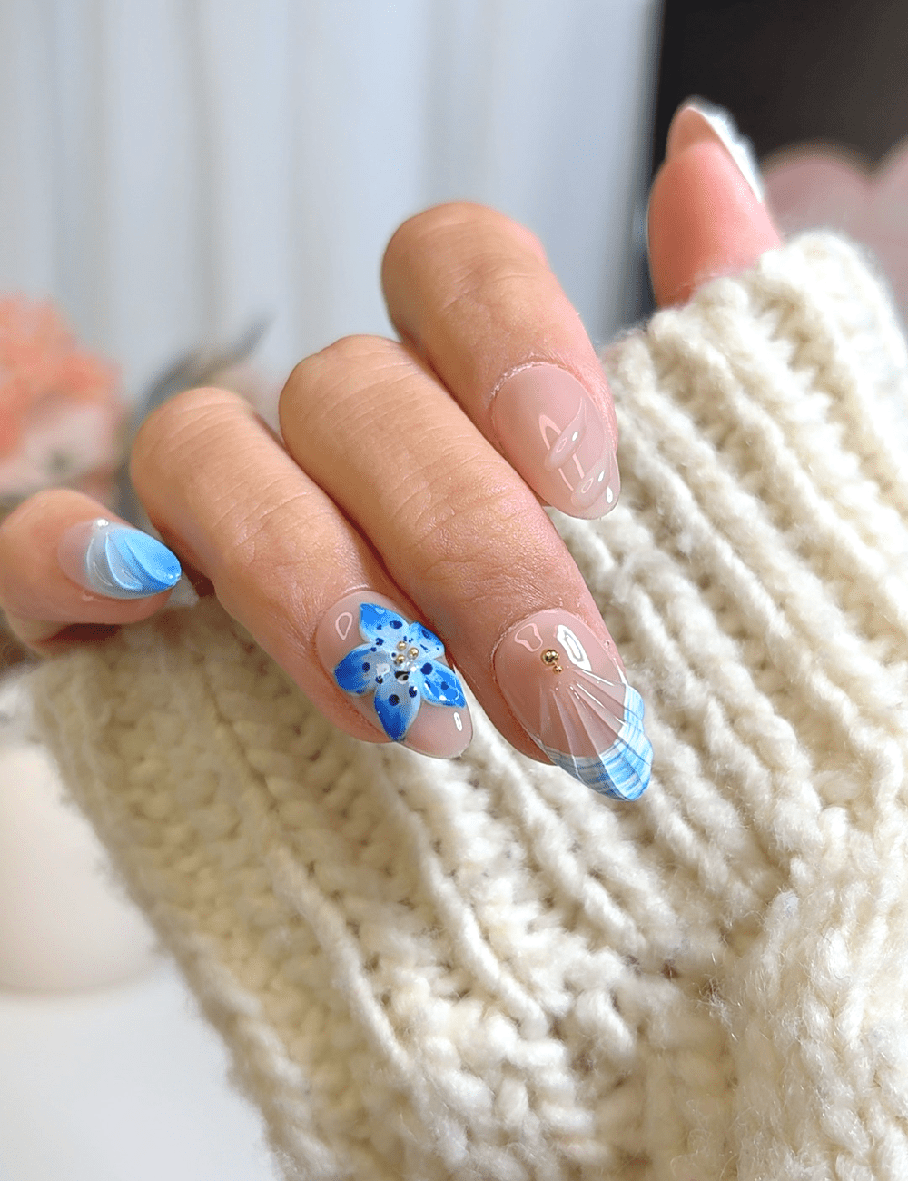 Blue Bloom – Short Almond