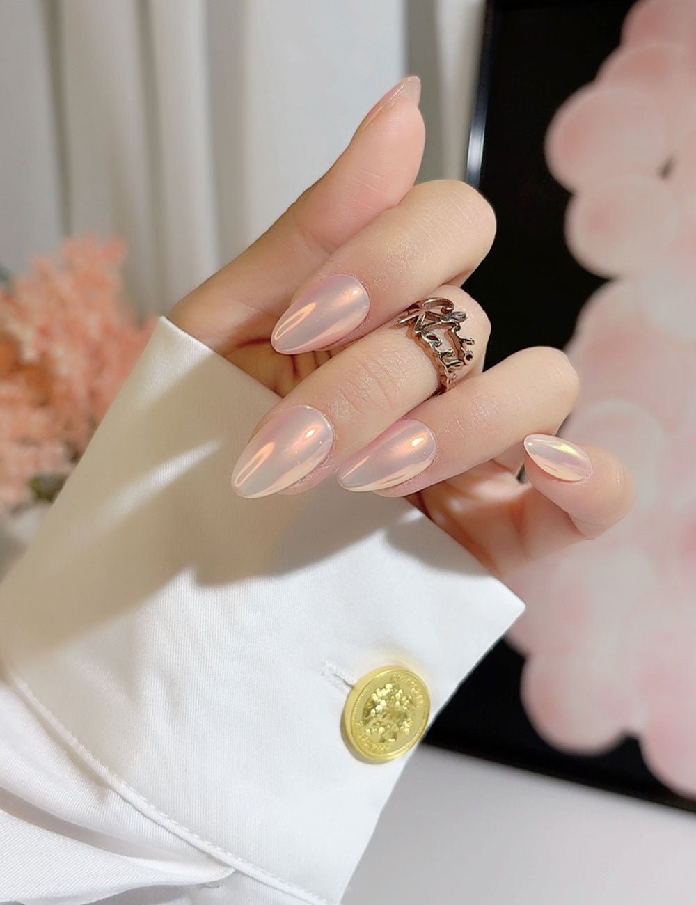 Pearl Glow Short Almond Press-On Nails | CHICNAILS
