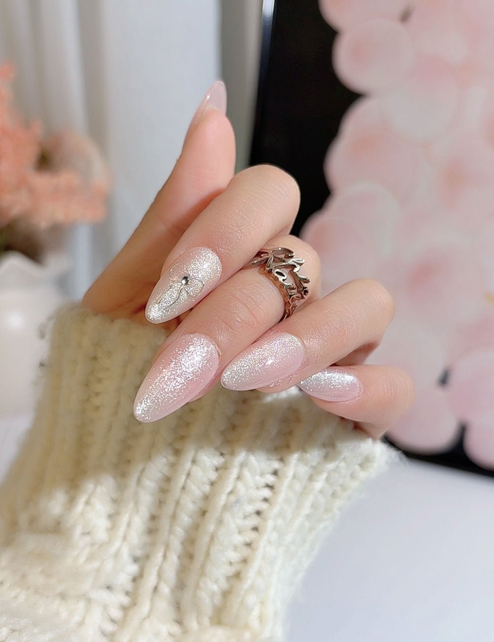 Soft Sparkle Short Almond Press-On Nails | CHICNAILS