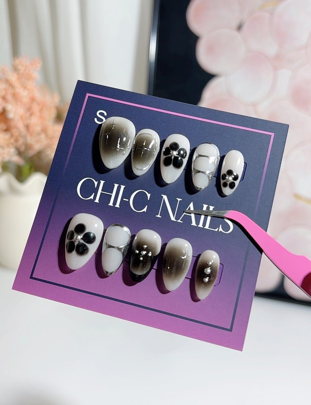 Smoky Bloom Black & White Press-On Nails – Short Almond Description