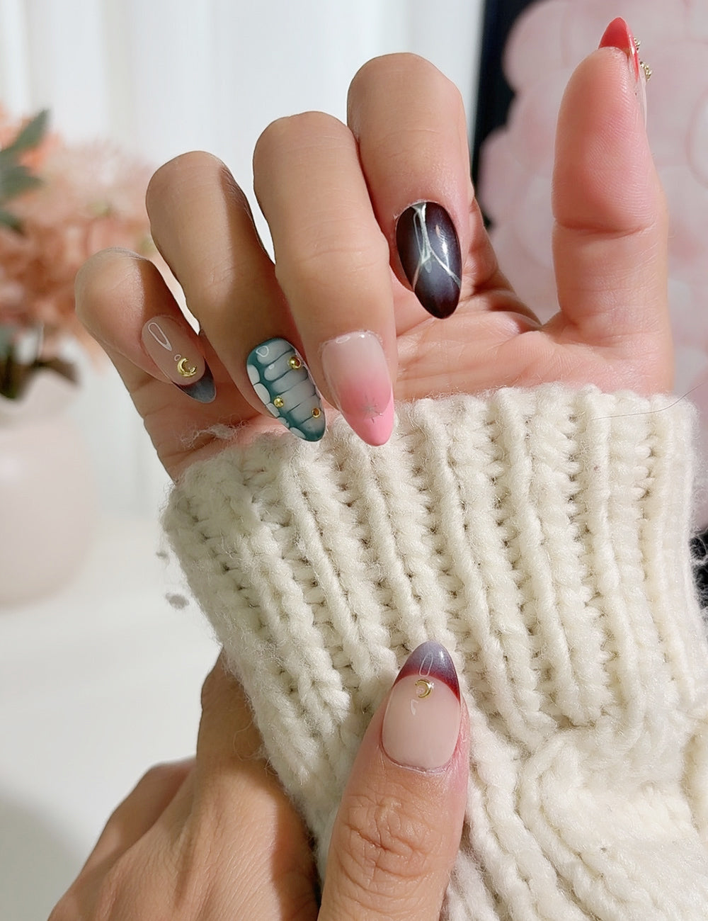 Festive Royale Press-On Nails – Mixed Plaid, Cross & Gold Star Set