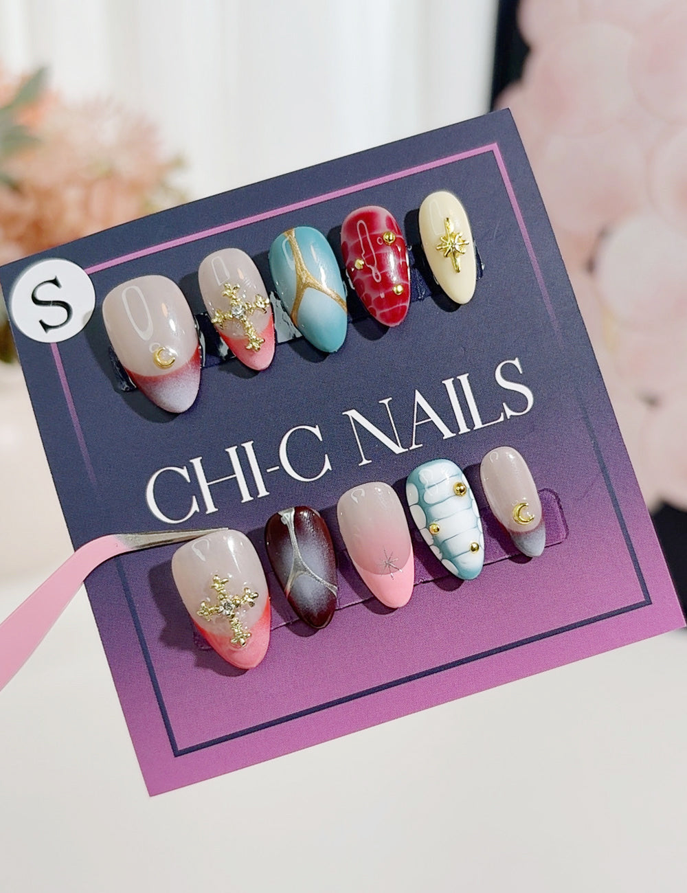 Festive Royale Press-On Nails – Mixed Plaid, Cross & Gold Star Set