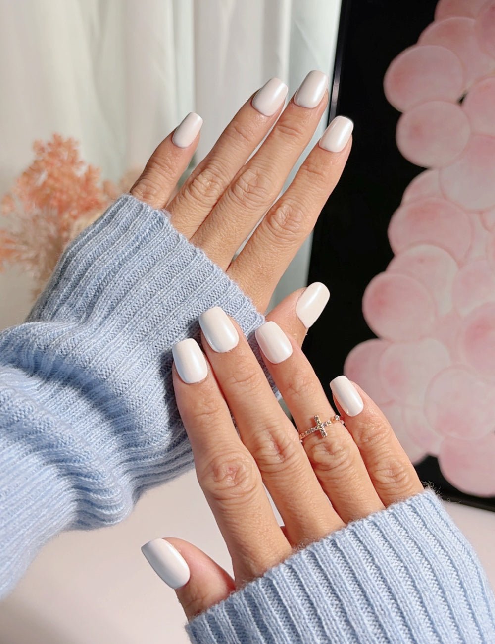 Short Square White Press-On Nails – Glossy Minimalist Everyday Nails