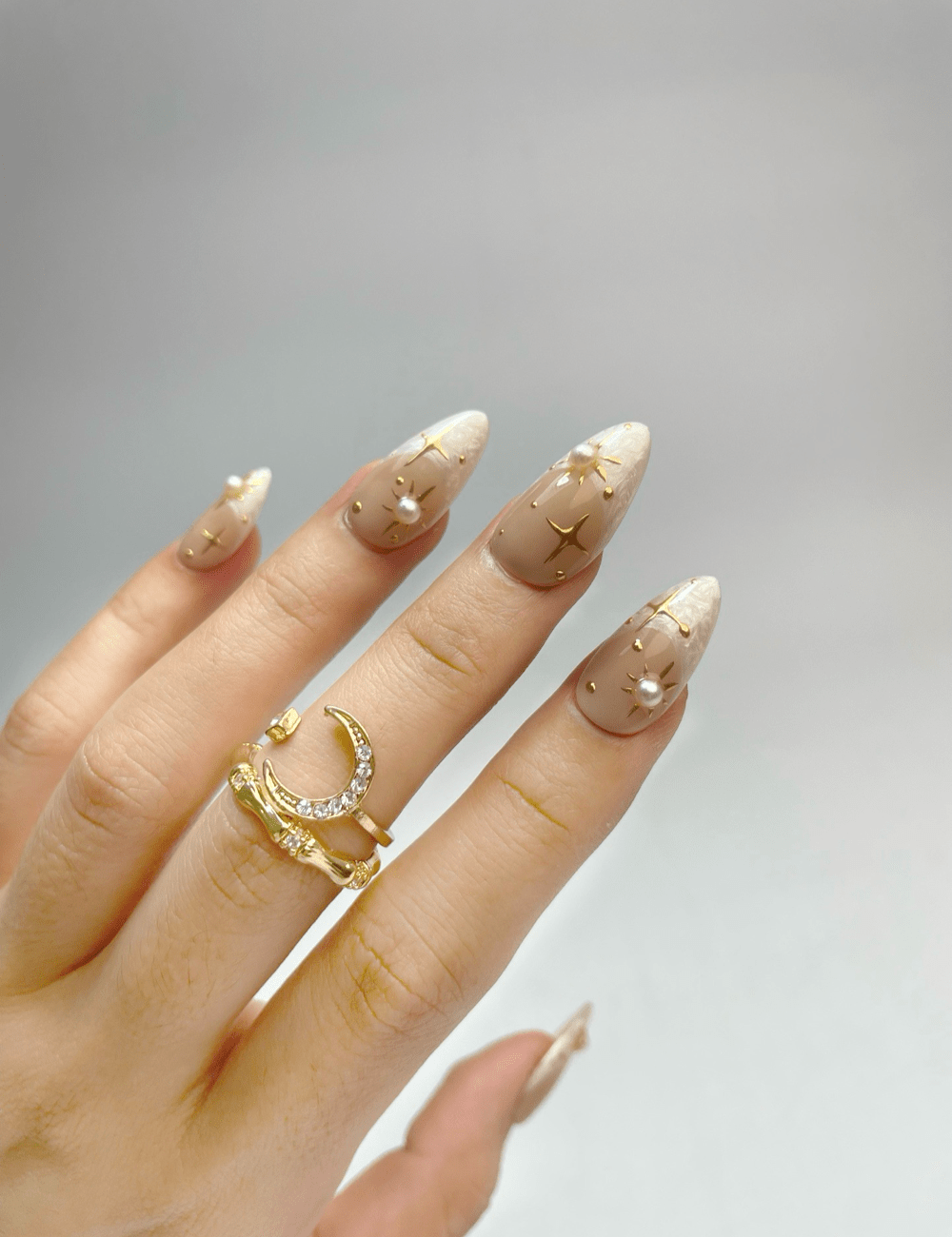 Twilight Bows – 3D Star & Ribbon Cream Nails