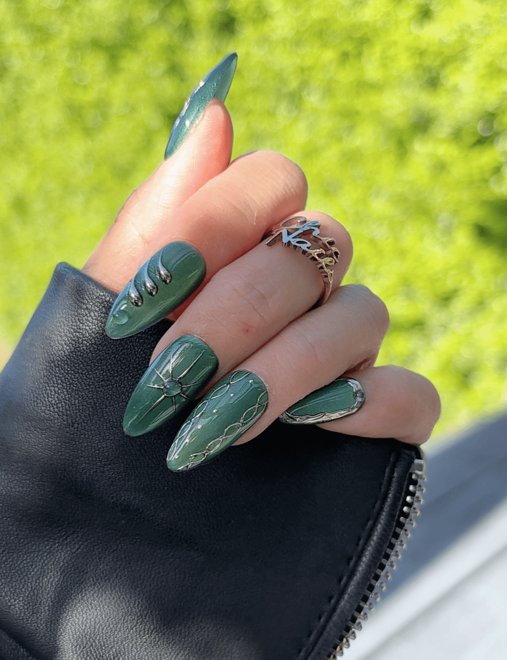 Emerald Edge – Metallic Green Medium Almond Press-On Nails