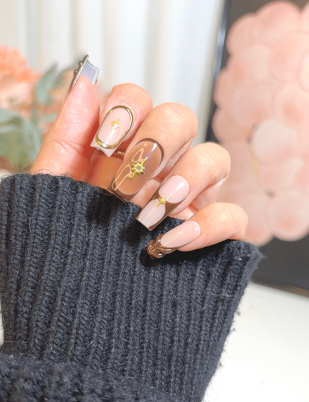 Chocolate Glaze & Gold Star Nails – Medium Square