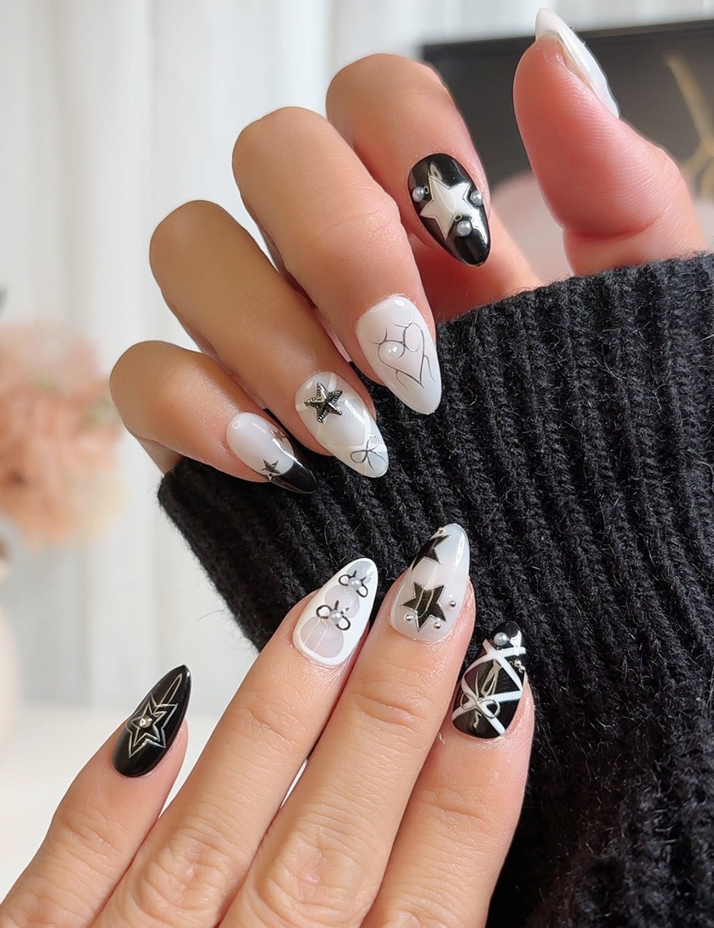 Stellar Vibes – Black & White Star Press-On Nails (Short Almond)