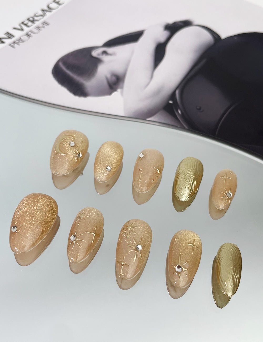 Golden Hour Press-On Nails – Champagne Sparkle & Gold Swirl Accent