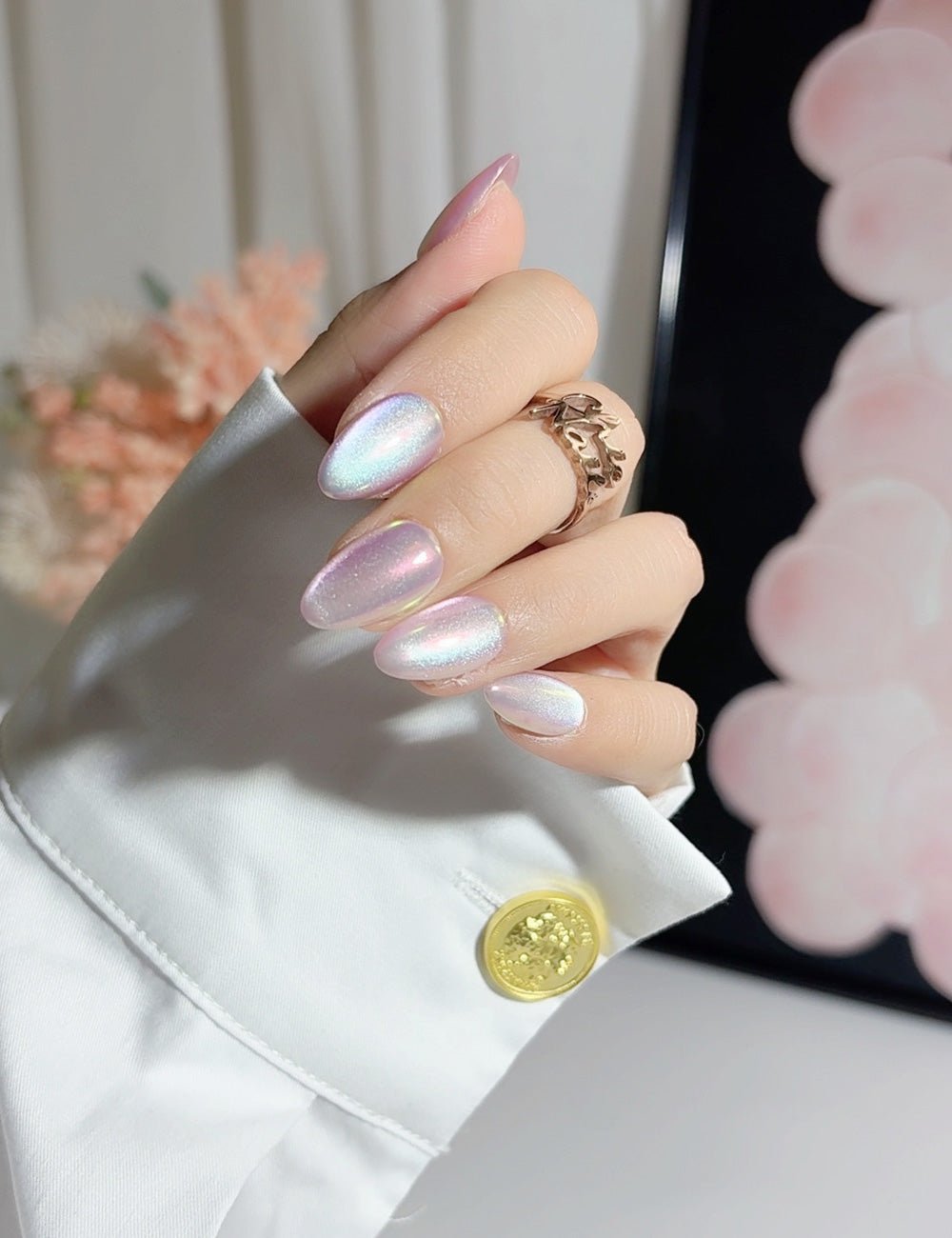 Pearl Glow Iridescent Press-On Nails – Almond Set