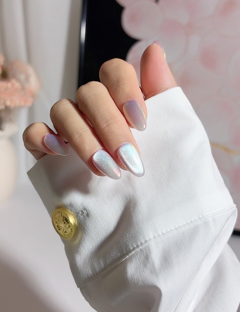 Pearl Glow Iridescent Press-On Nails – Almond Set