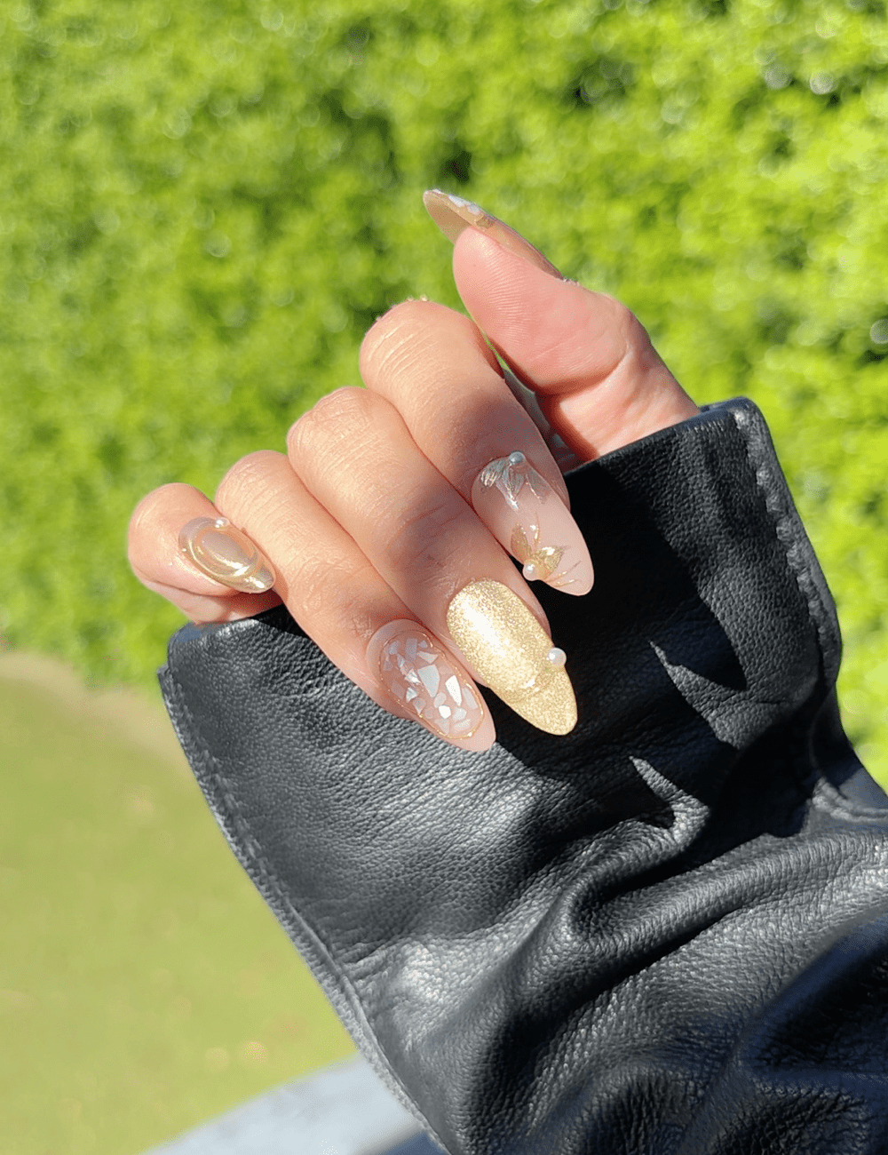 Golden Aura – Luxury Gold Glitter Medium Almond Press-On Nails
