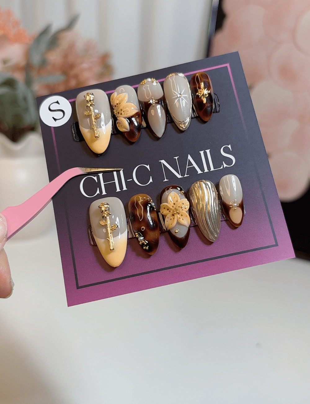 Tortoiseshell Bloom & Gold Detail – Medium Almond