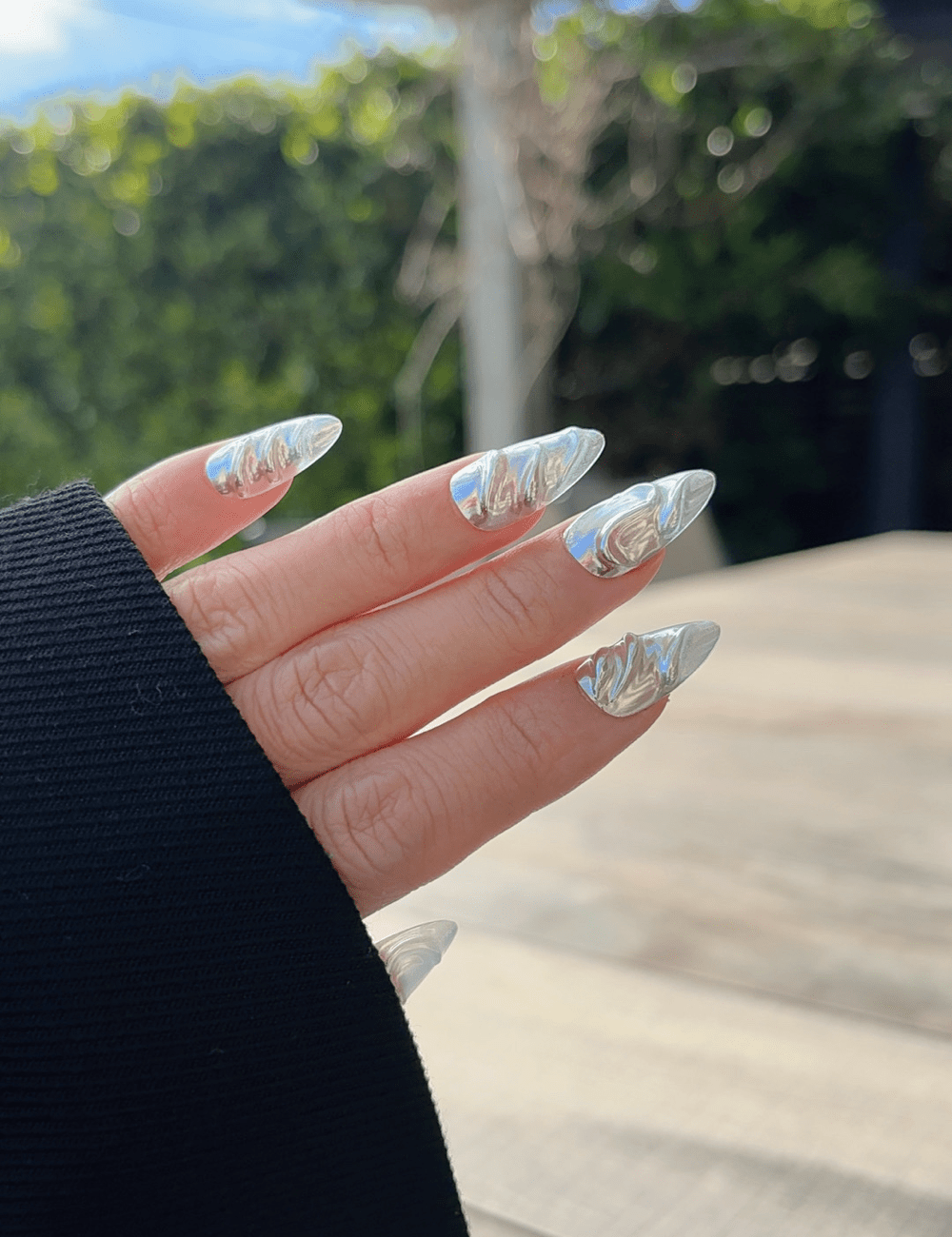 Medium Silver Chrome Press-On Nails – Liquid Metal Swirl Design
