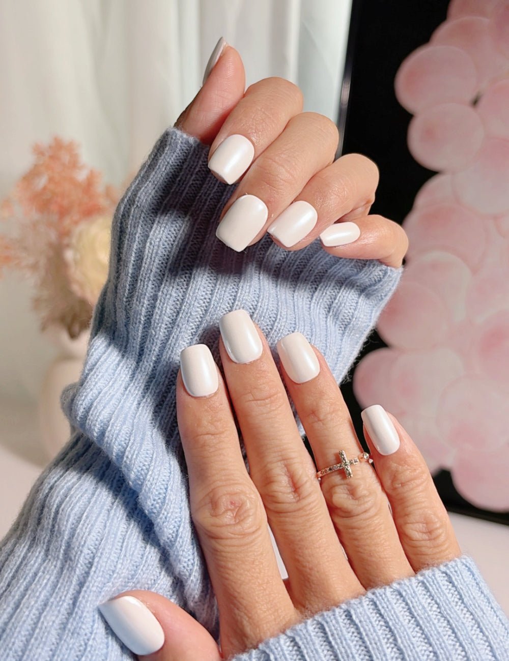 Short Square White Press-On Nails – Glossy Minimalist Everyday Nails