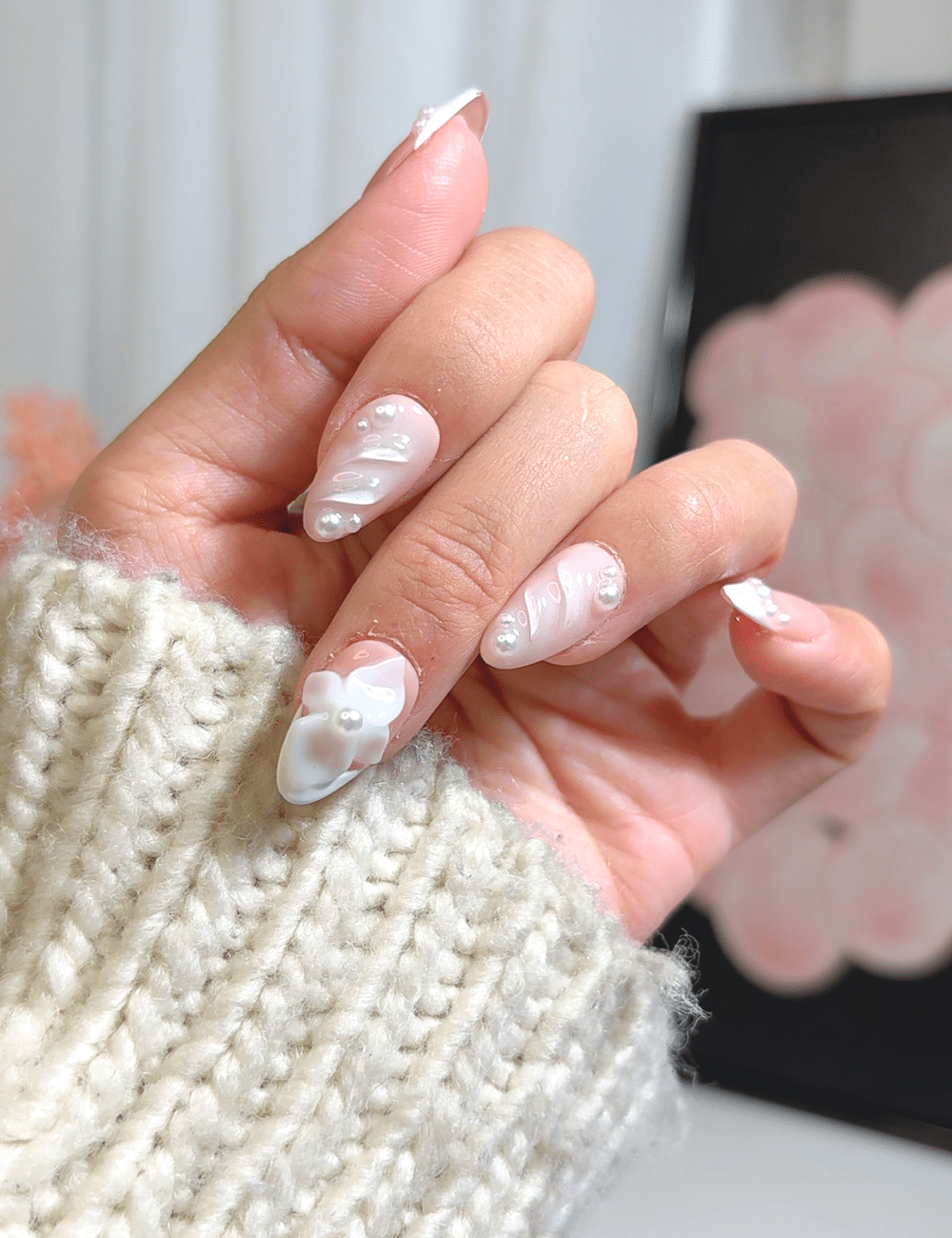 ChicNails – White 3D Chrome Short Almond Nails | Sculptural Press-On Set