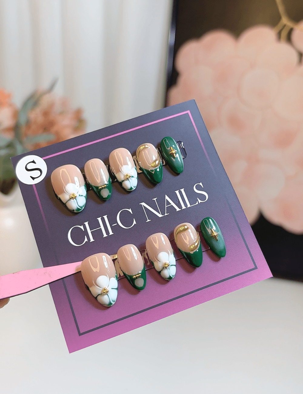 Green Floral Press-On Nails – Glossy Short Design with Gold Accents