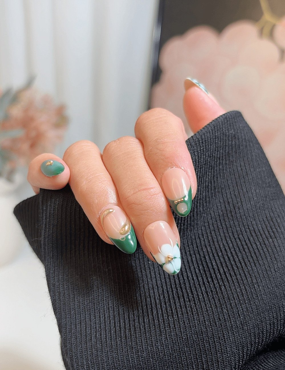 Green Floral Press-On Nails – Glossy Short Design with Gold Accents