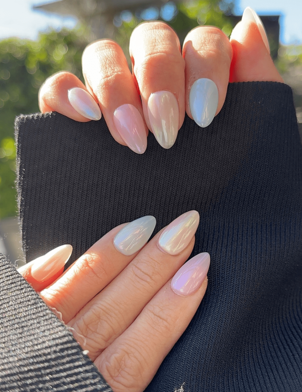 Short Iridescent Chrome Press-On Nails – Pink & Blue Aurora Glow