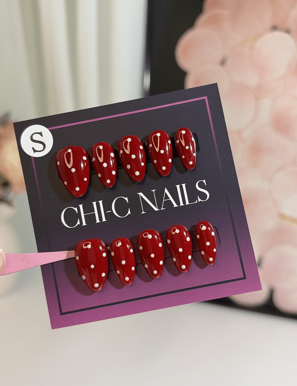 Red Polka Dot Press-On Nails – Vintage Pin-Up Style | CHICNAILS