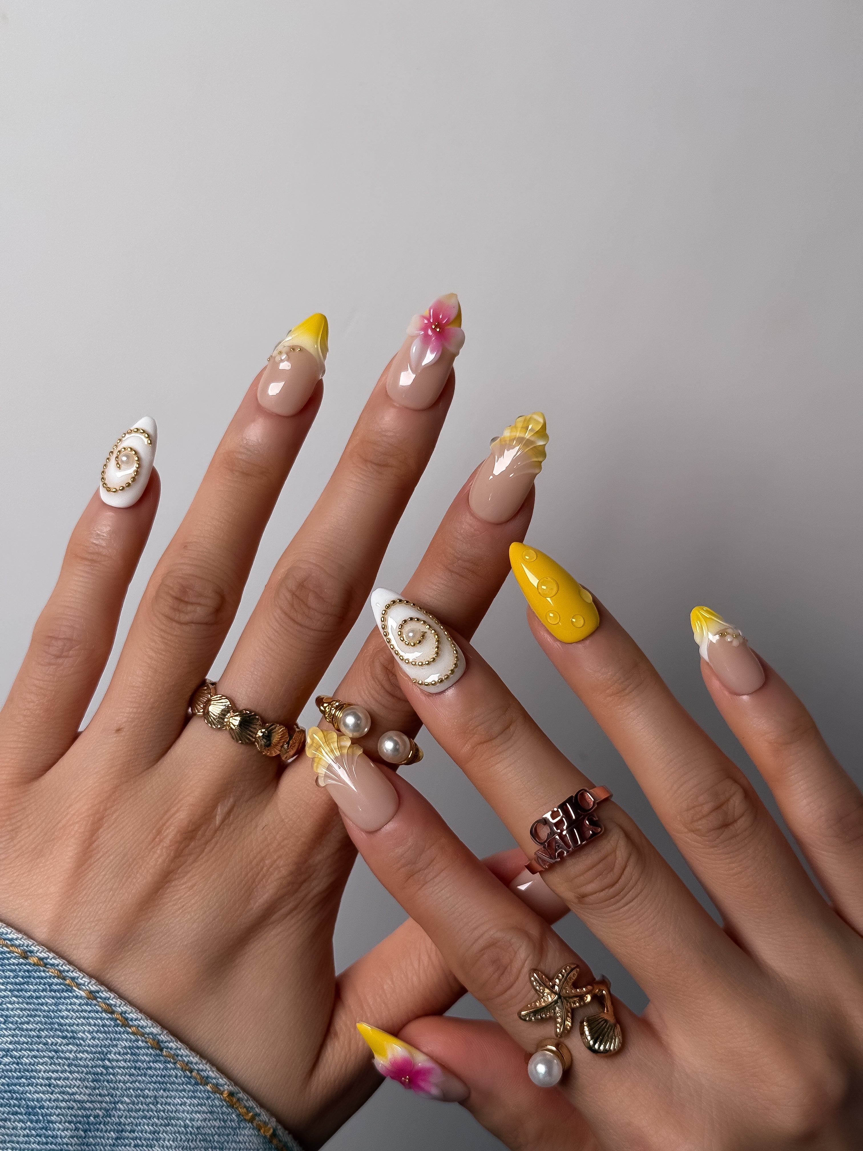Golden Tropics Press On Nails Medium Almond