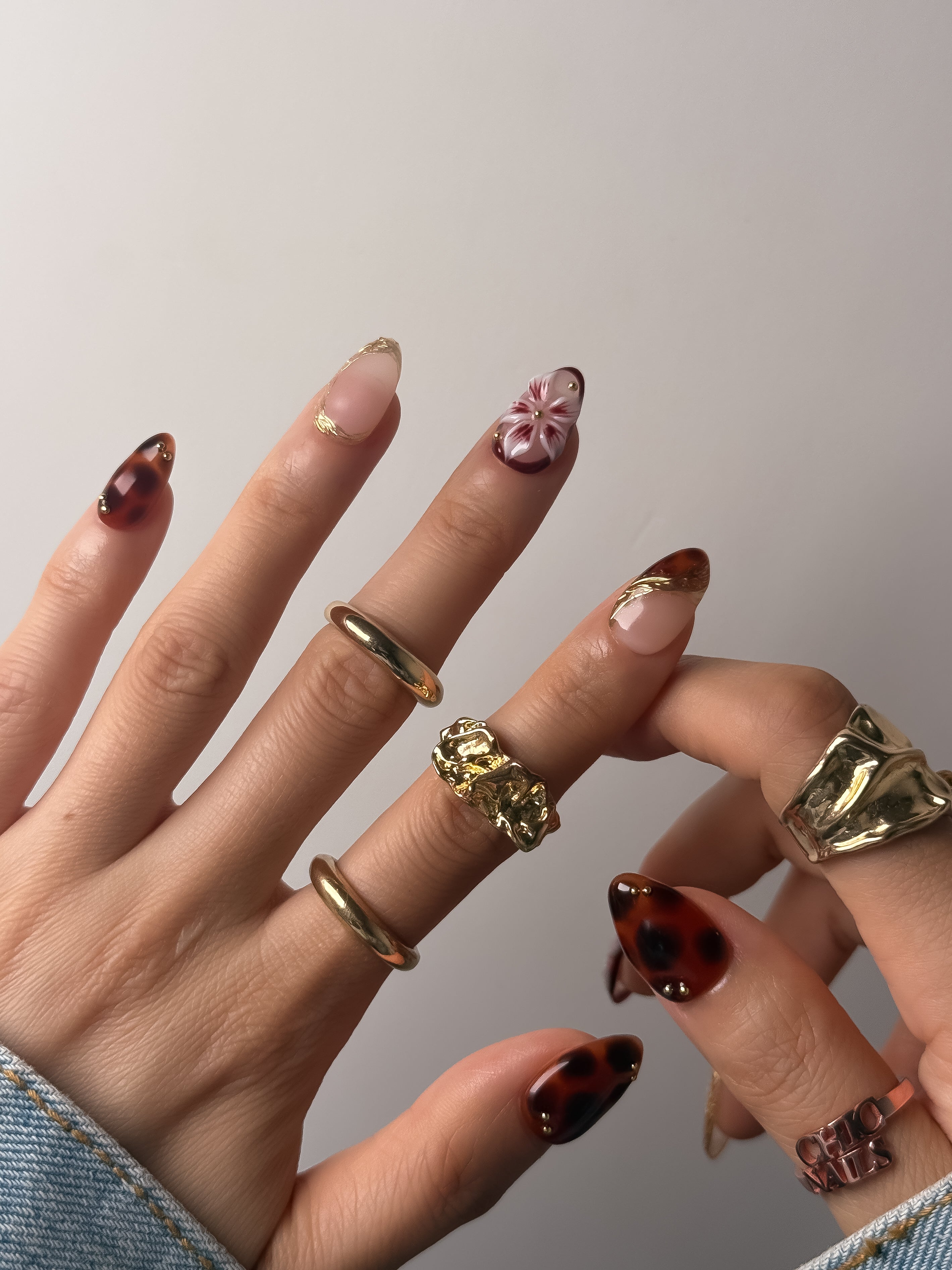 Handmade Tortoiseshell Floral Press-On Nails – Short Almond