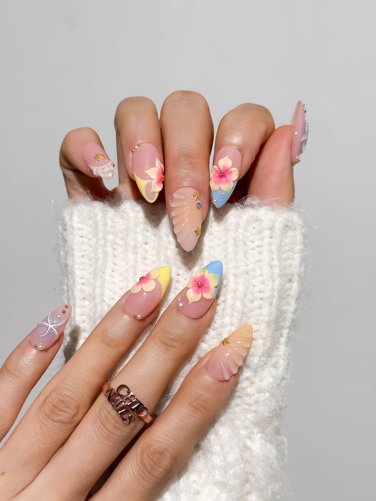 Sunset Shell Medium Almond Press On Nails