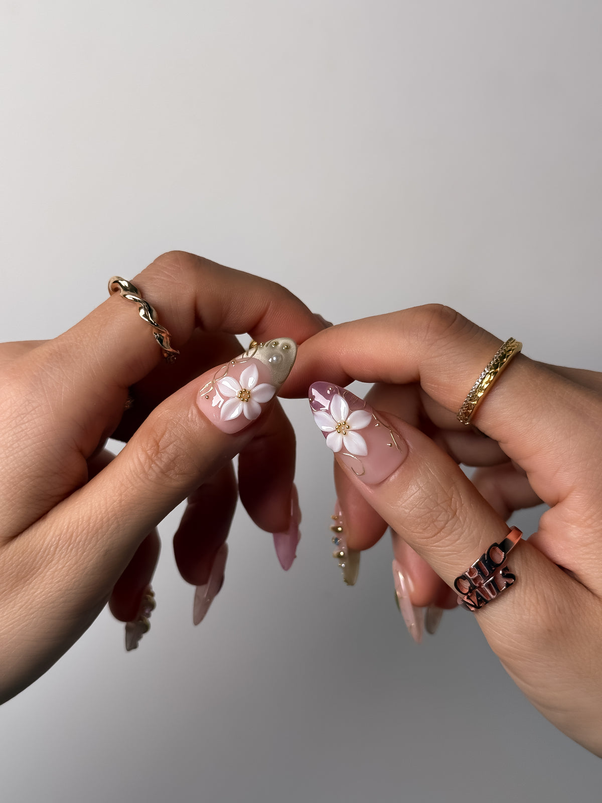 Golden Amour Medium Almond Press On Nails