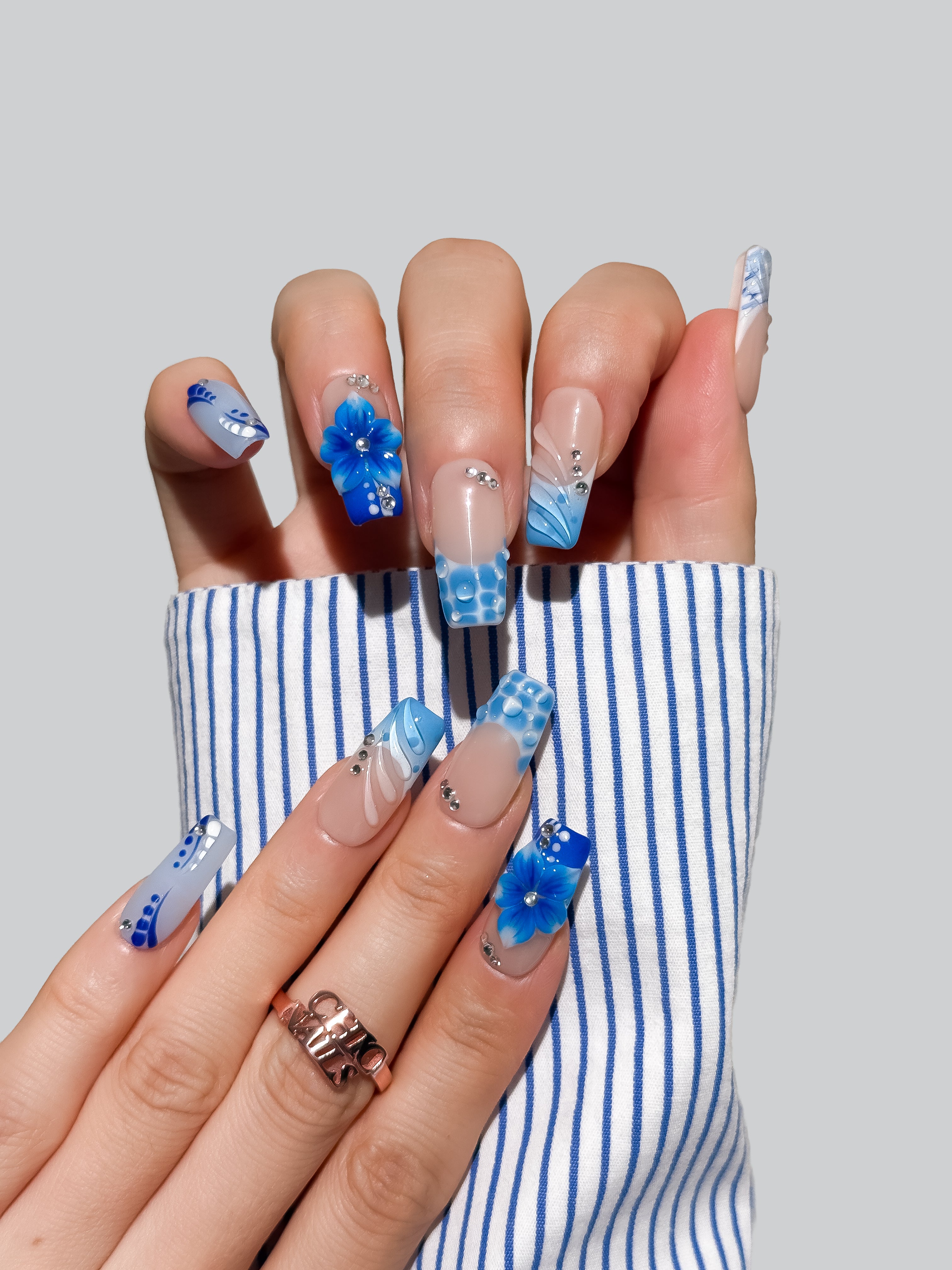 Handmade Ocean Blue Floral Press-On Nails – Medium Square