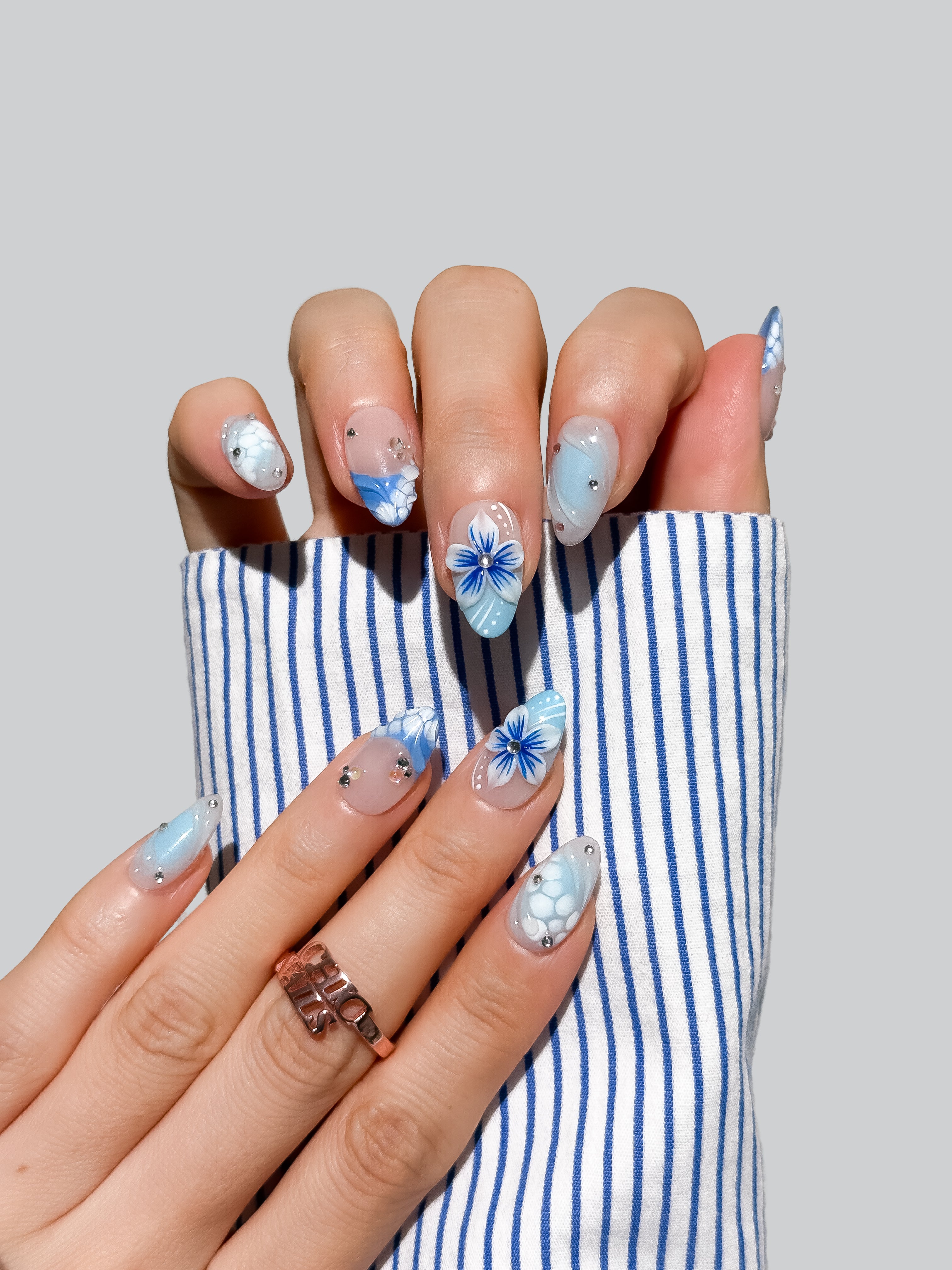 Handmade Blue Floral Marble Press-On Nails – Short Almond