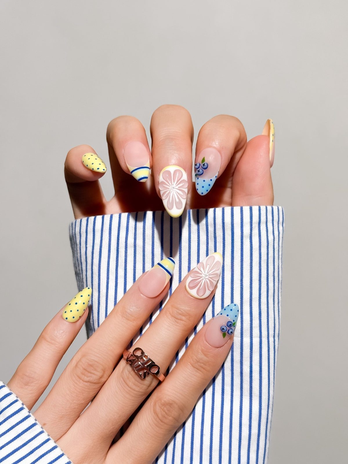 Blueberry Sun Medium Almond Press On Nails