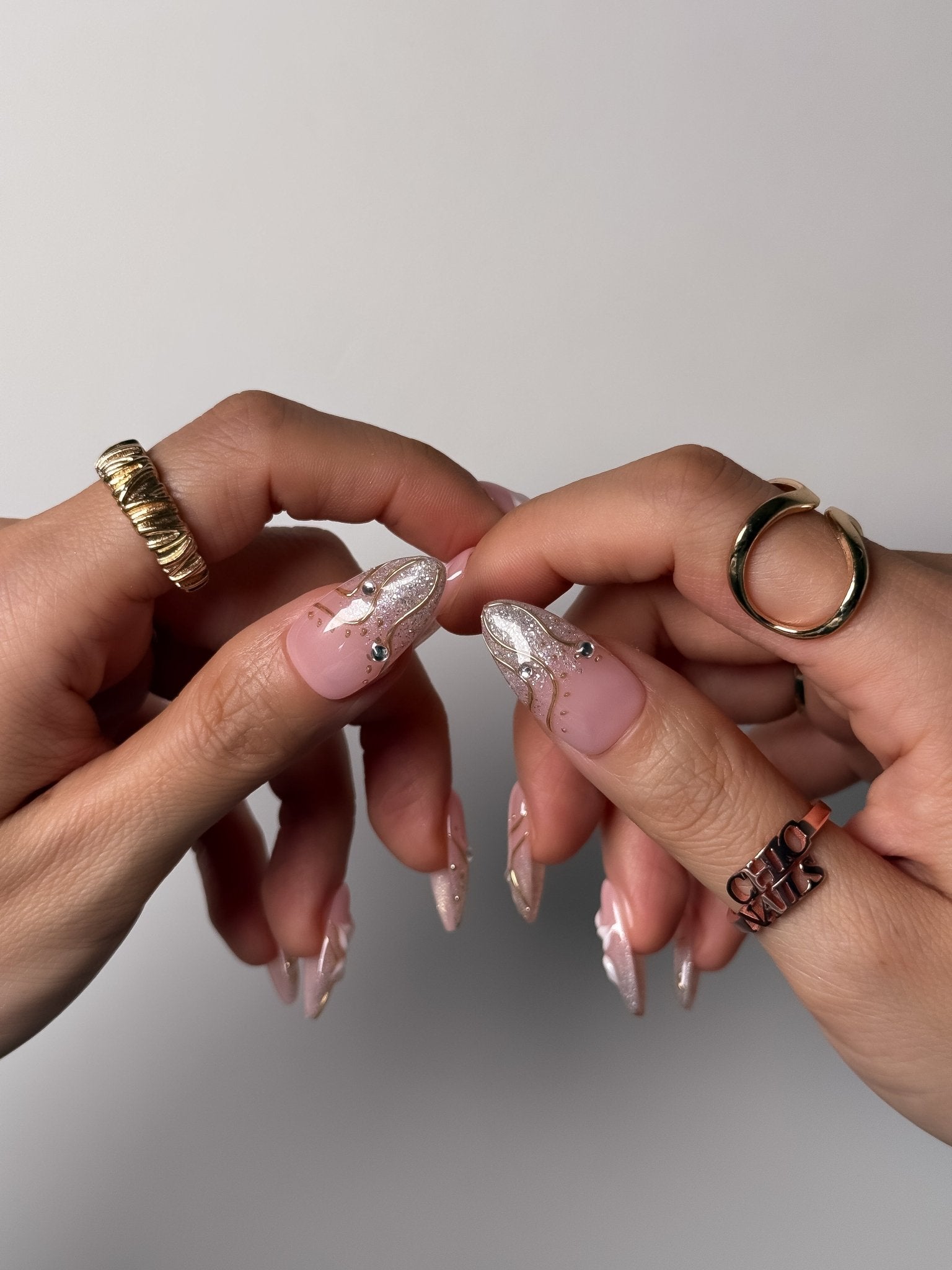 Ivory Éclat 3D Floral Press On Nails Medium Almond