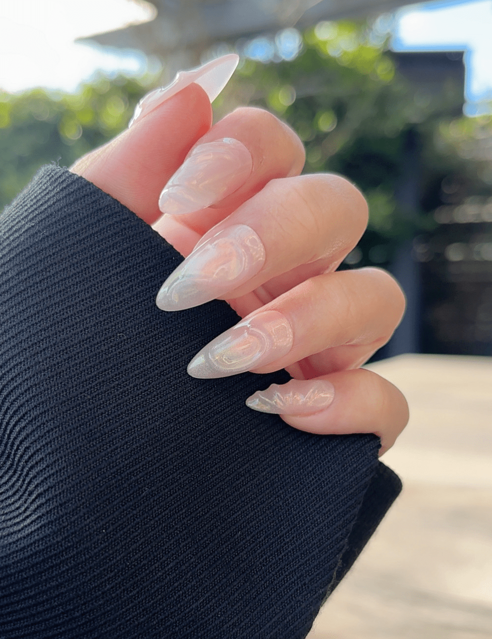 Medium Iridescent Swirl Press-On Nails – Pearl Jelly 3D Design