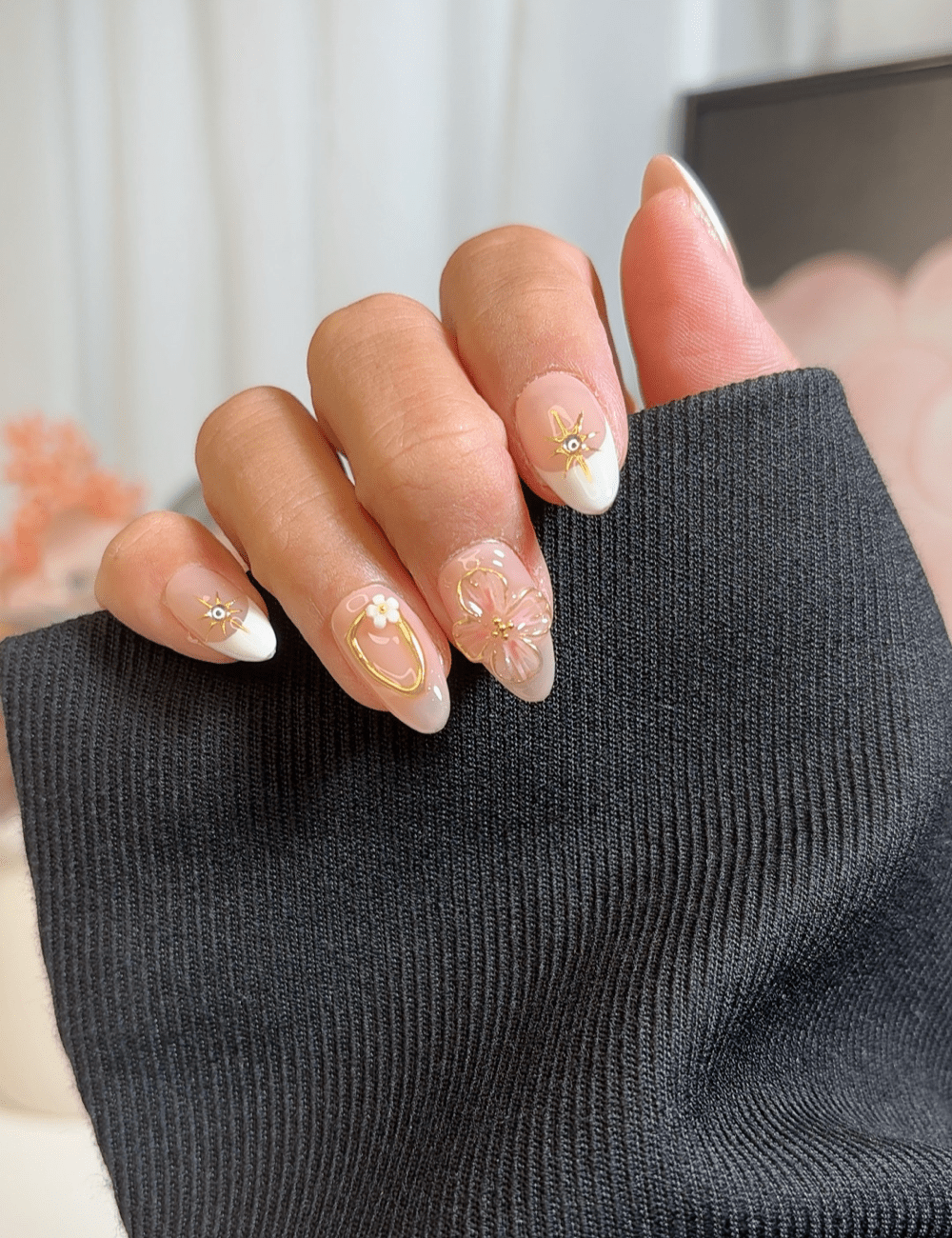 Daisy Bloom – Short Almond