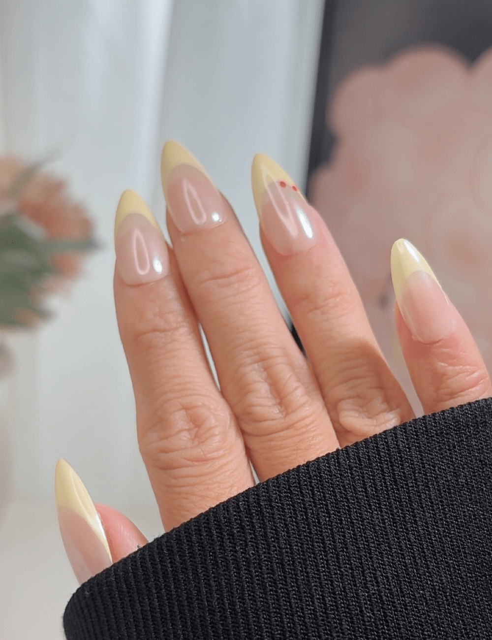 Cream Yellow French Tip Nails – Medium Almond Modern Art Set