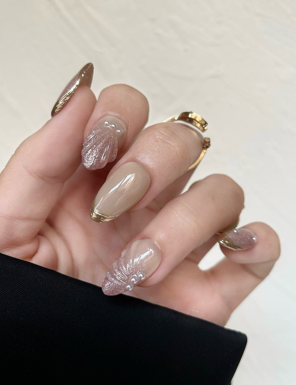 Blush Shell Pearl Press-On Nails – Nude & Gold Elegance