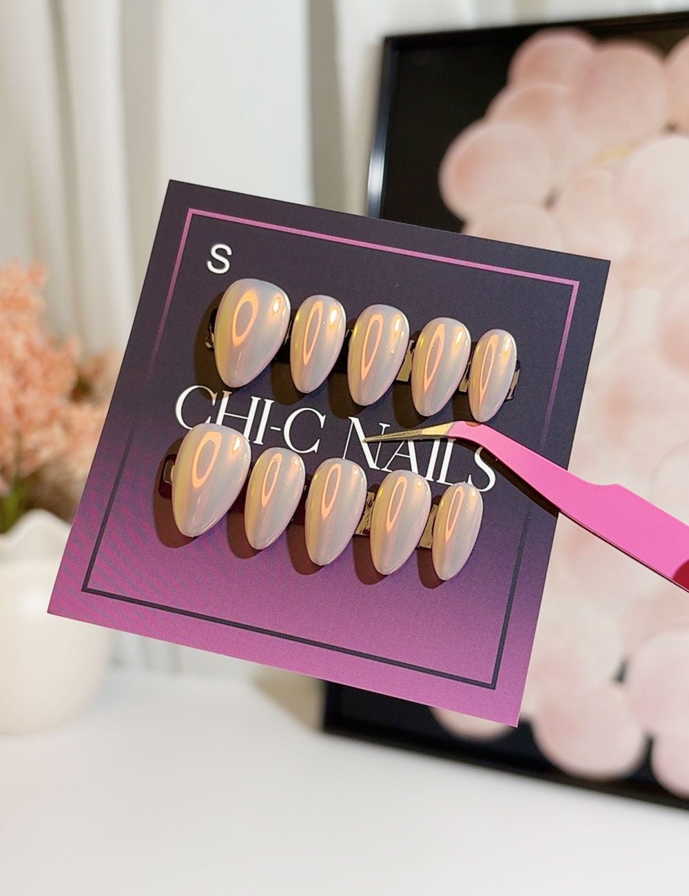Pearl Glow Short Almond Press-On Nails | CHICNAILS