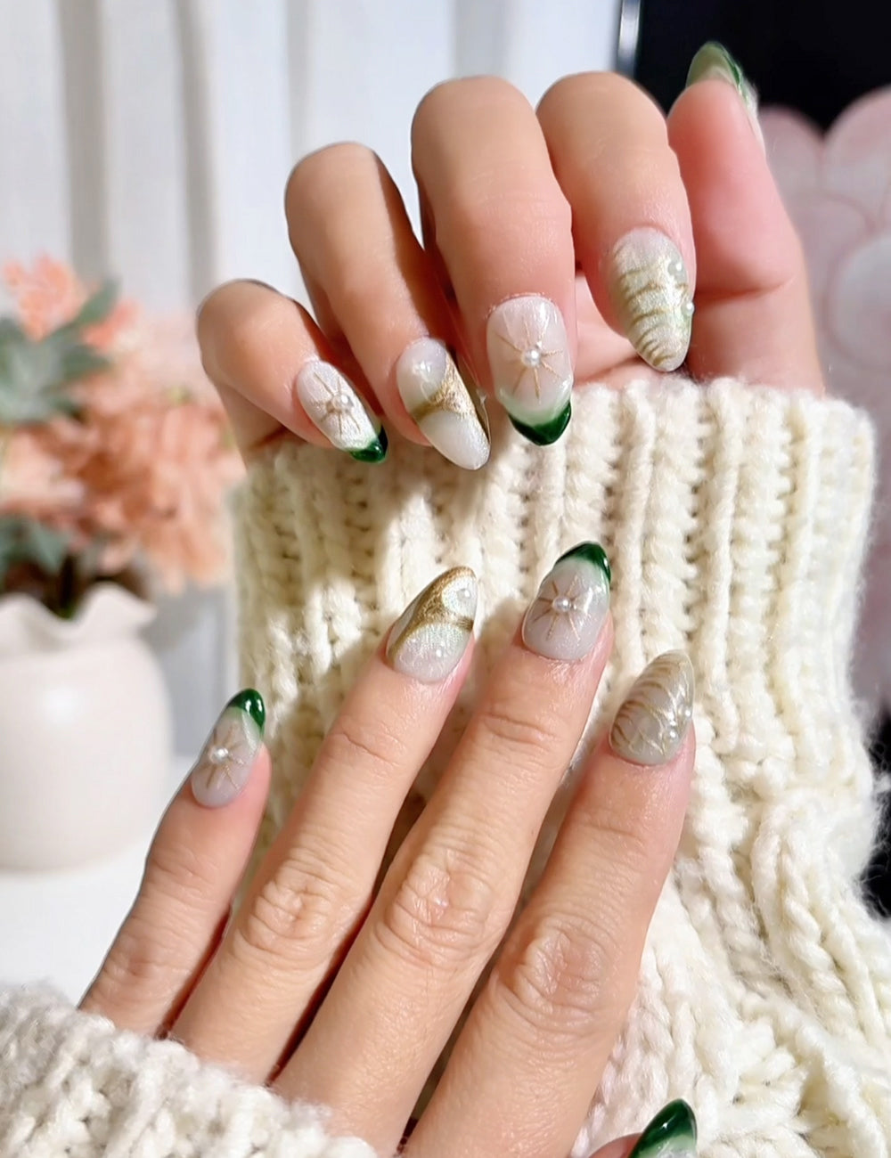 Forest Glow Press-On Nails – Green Marble & Gold Leaf Pearl Design