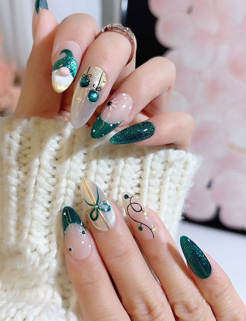 Emerald Christmas Almond Press-On Nails | CHICNAILS