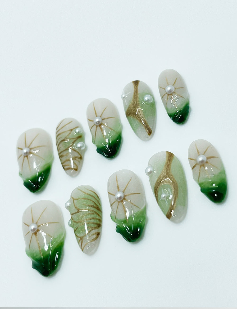 Forest Glow Press-On Nails – Green Marble & Gold Leaf Pearl Design