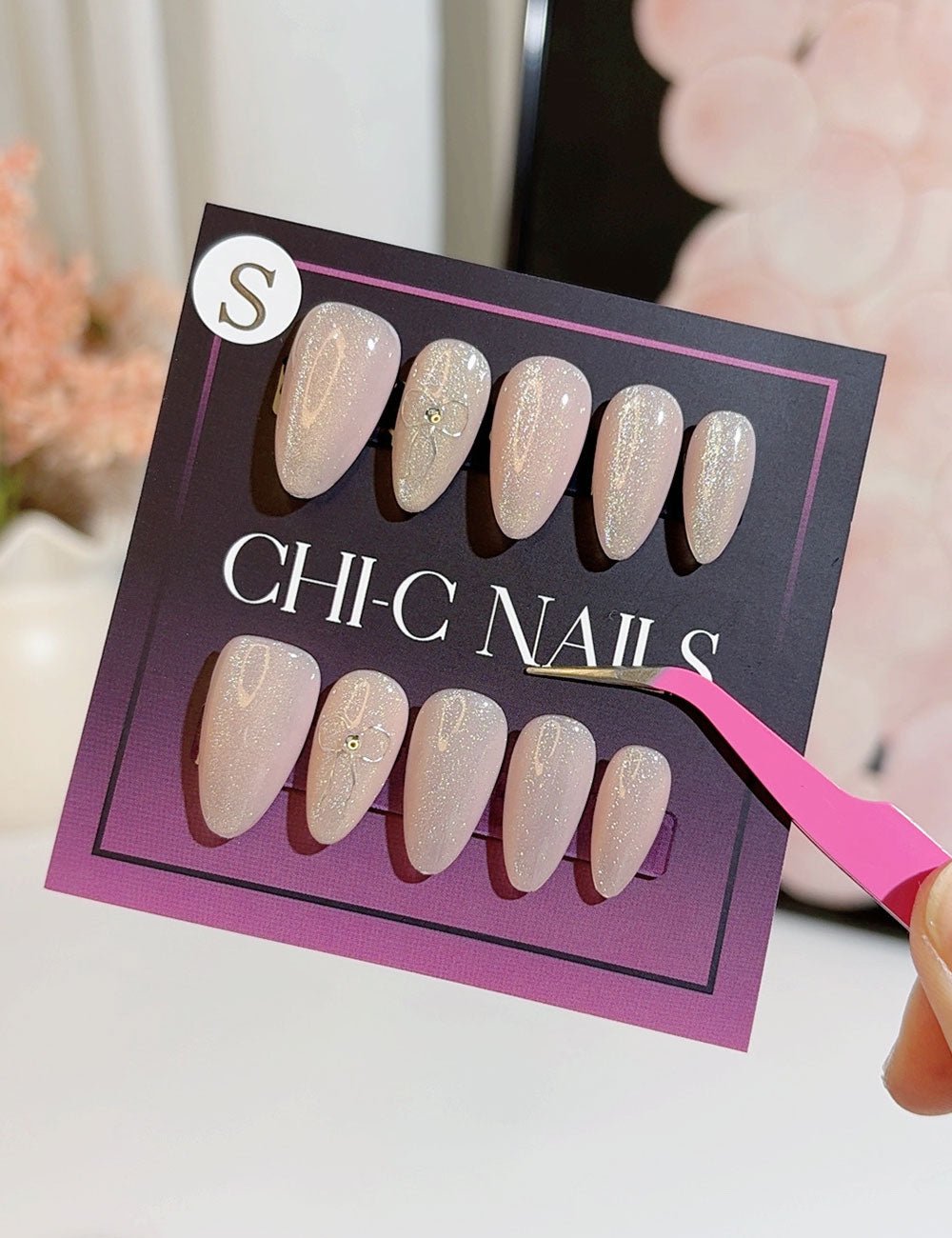Soft Sparkle Short Almond Press-On Nails | CHICNAILS