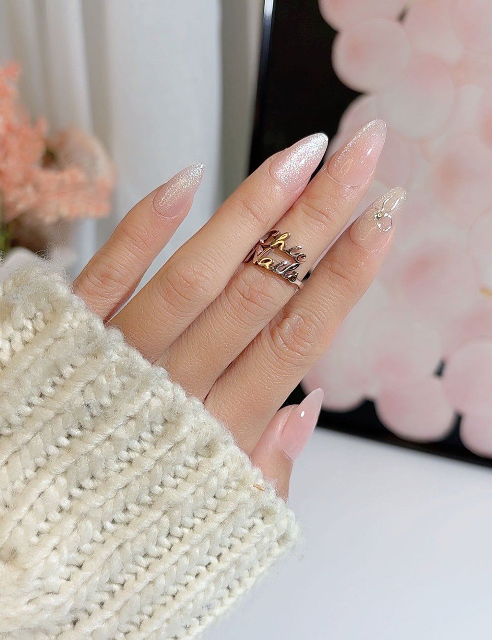 Soft Sparkle Short Almond Press-On Nails | CHICNAILS