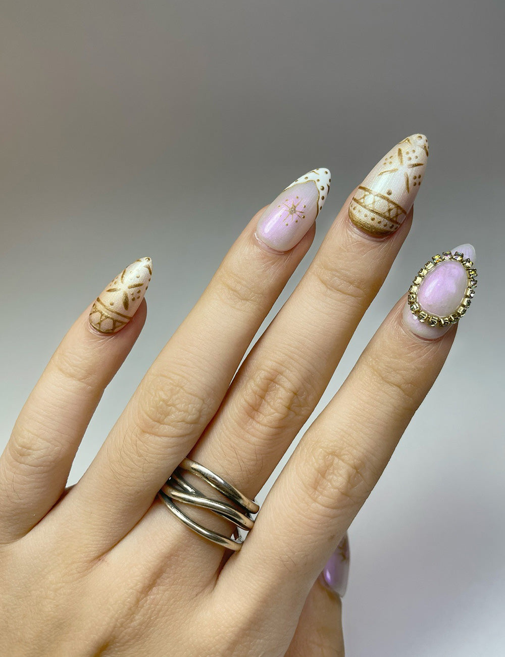 Golden Elegance – 3D Vintage Gold Press-On Nails