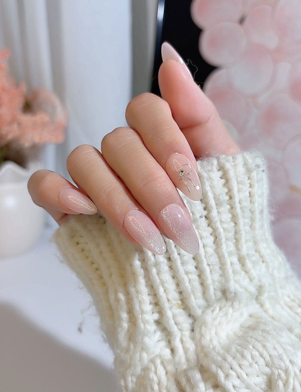 Soft Sparkle Short Almond Press-On Nails | CHICNAILS