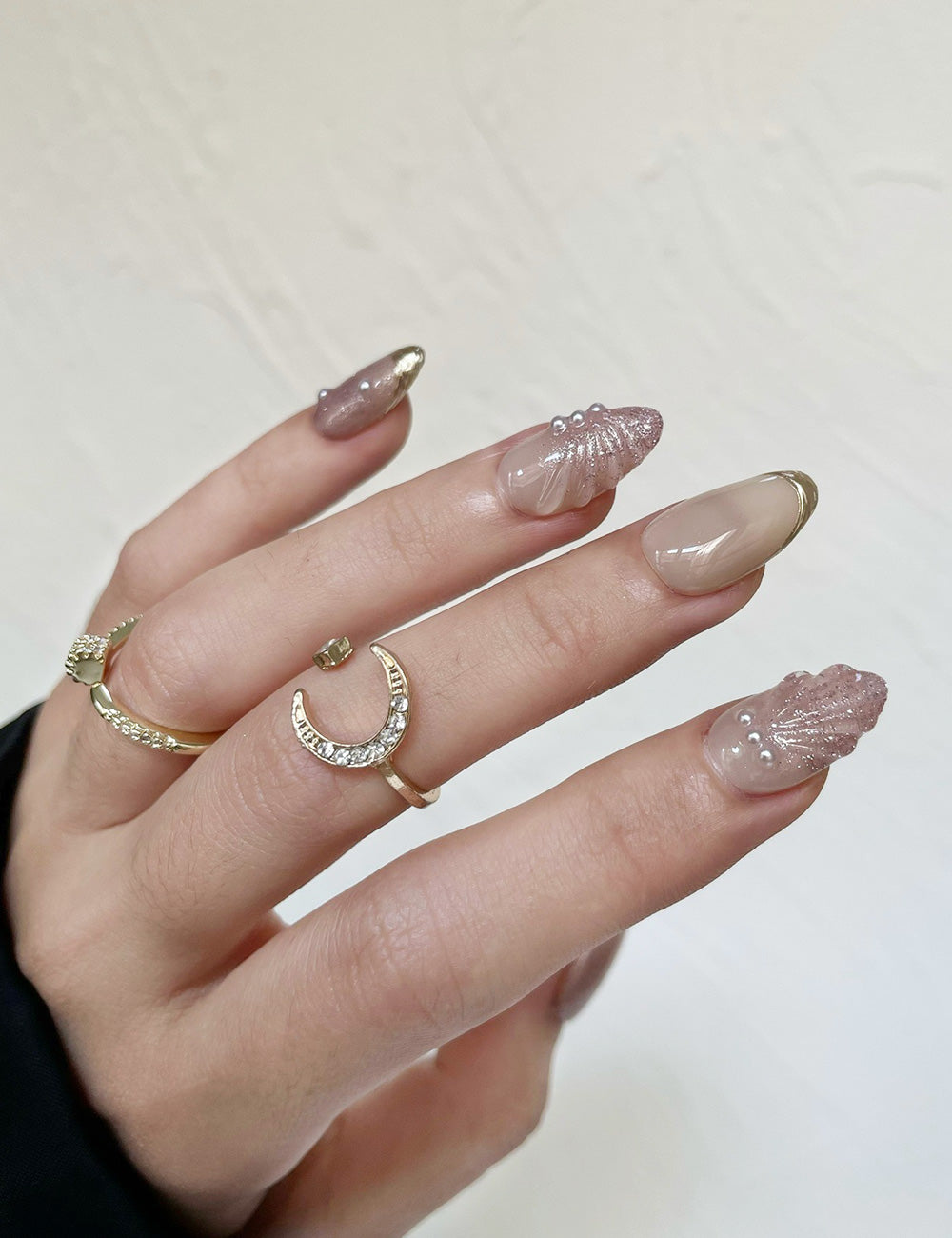 Blush Shell Pearl Press-On Nails – Nude & Gold Elegance