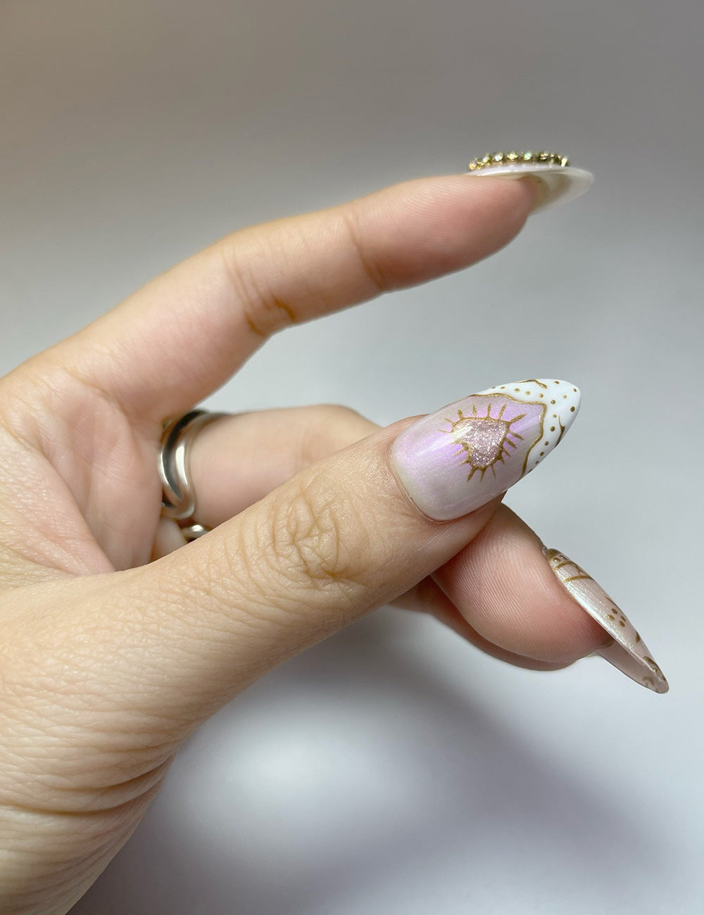 Golden Elegance – 3D Vintage Gold Press-On Nails