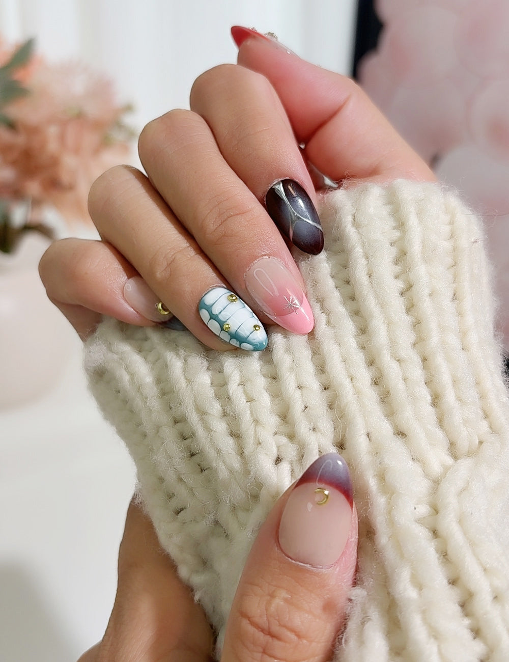 Festive Royale Press-On Nails – Mixed Plaid, Cross & Gold Star Set