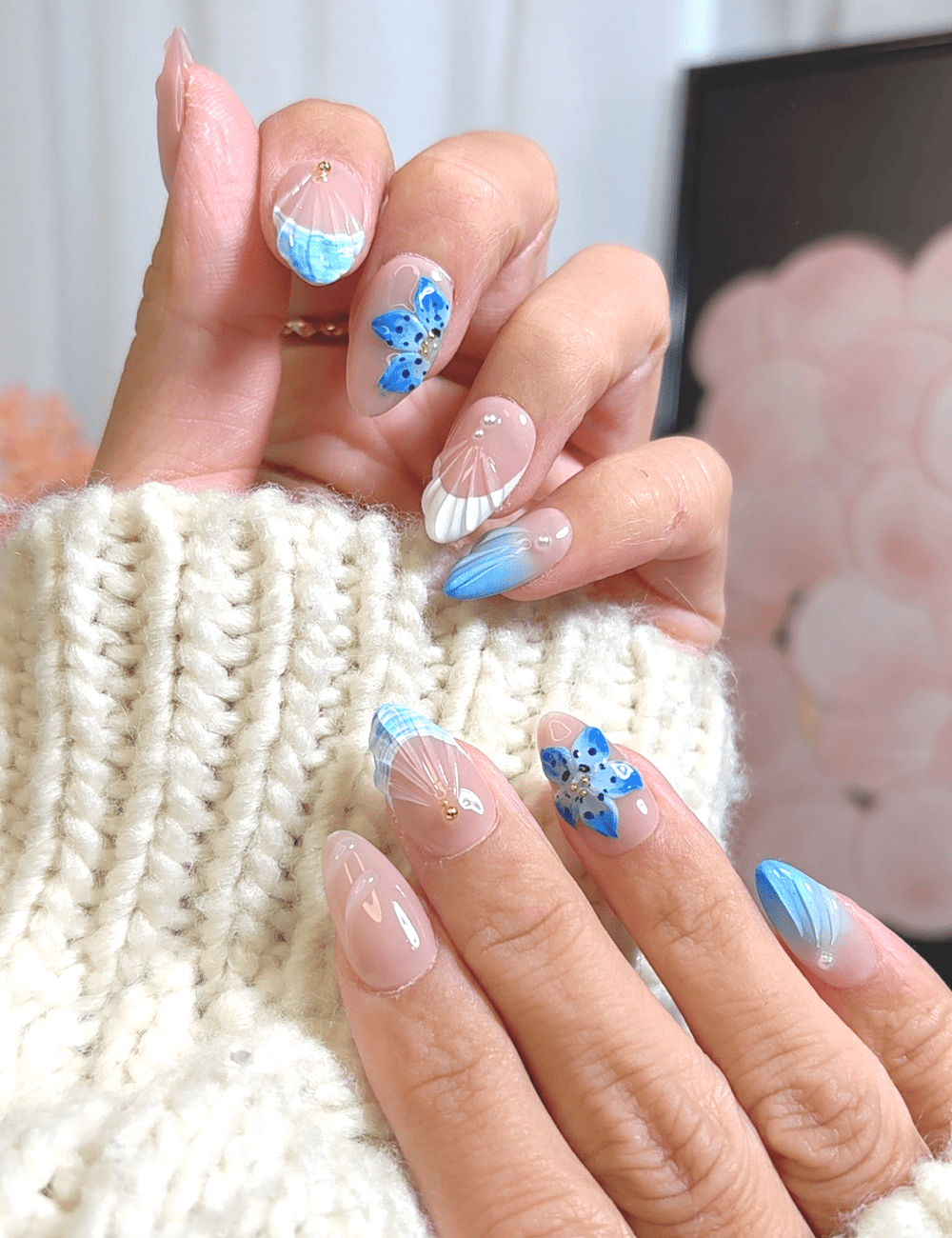 Blue Bloom – Short Almond